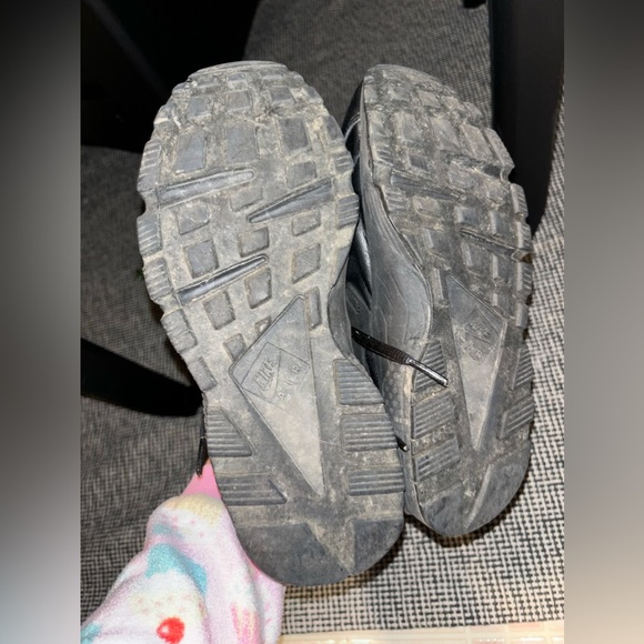 Nike Huaraches - Picture 2 of 2